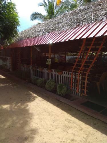 Hostal Beach Guest House Addalaichenai