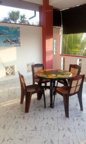 Hostal Beach Guest House Addalaichenai