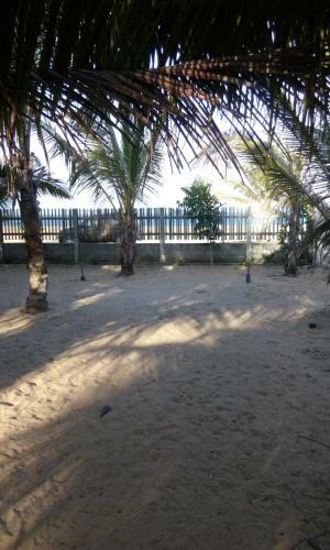 Hostal Beach Guest House Addalaichenai