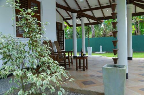Hostal White Villa Koggala
