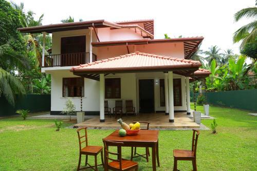 Hostal White Villa Koggala