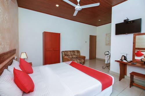 Oyo 242 Dhanamuthu Hotel And Banquets
