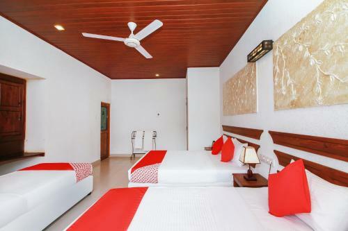 Oyo 242 Dhanamuthu Hotel And Banquets