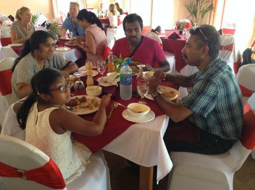 Hotel Pinnawala Reach