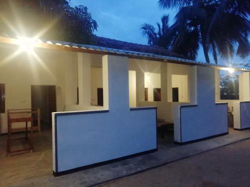 Hotel Sea Shells Inn Arugambay