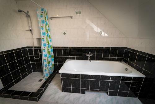 Hostal Karkl?s Villa - Prie J?ros