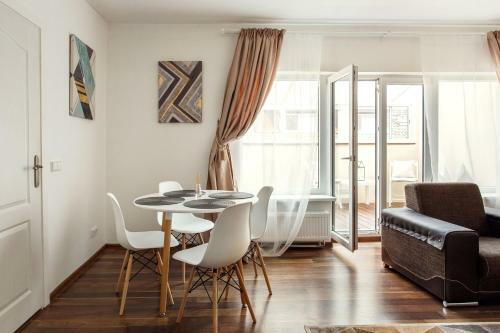 Lux Old Town Apartment