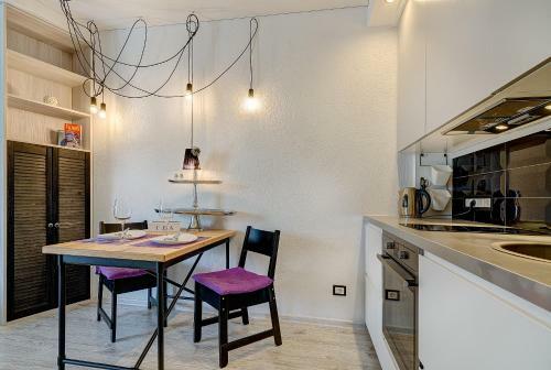 Black & White Apartment Near Akropolis