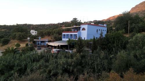 Touraghine Hotel & Cafe