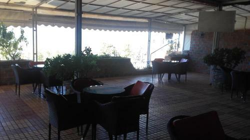 Touraghine Hotel & Cafe