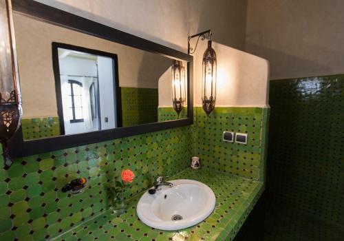 Hostal Riad Dar Awil