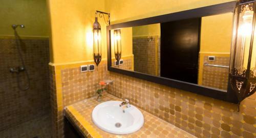 Hostal Riad Dar Awil
