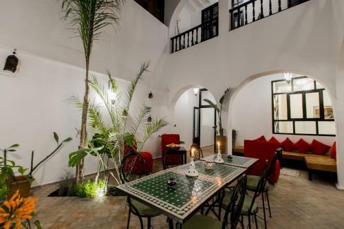 Hostal Riad Dar Awil