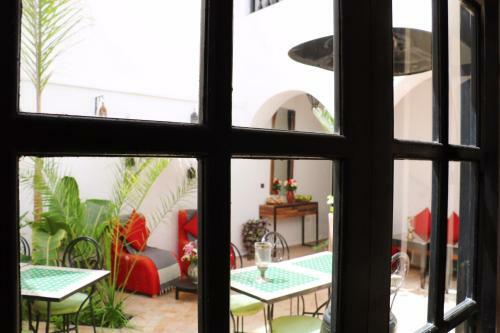 Hostal Riad Dar Awil