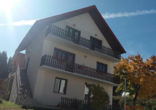 Hostal Apartments Beka