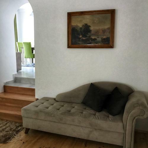 Hostal Apartments "old House Pajovic"