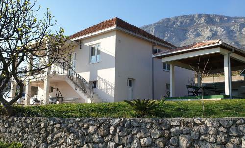 Holiday Home Uphill Glavanovic