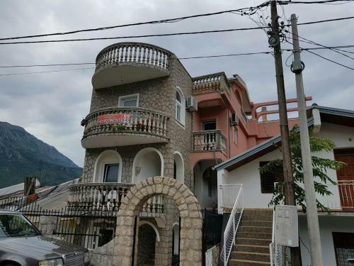 Hostal Apartments Astel