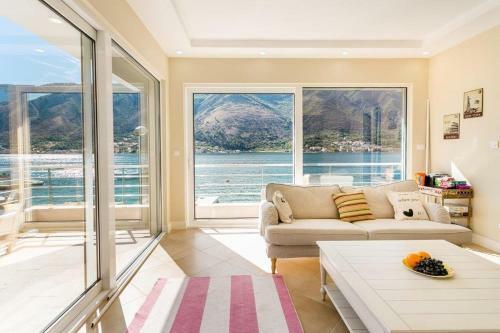 Villa Luna- Luxury Villa On The Beach