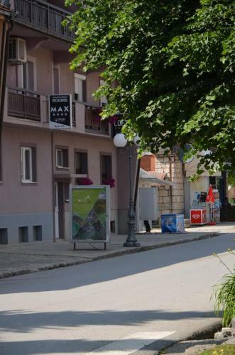 Hostal Max