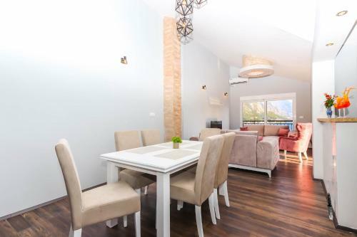 Jr Luxury Apartment