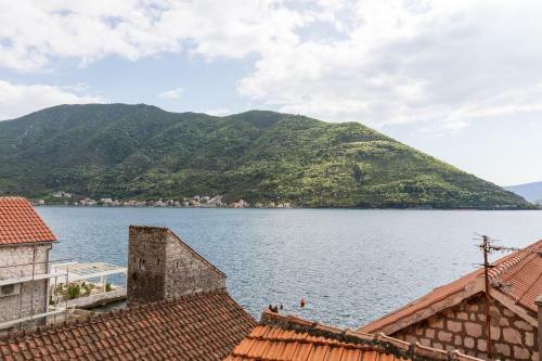 Apartamentos Perast Sea Window