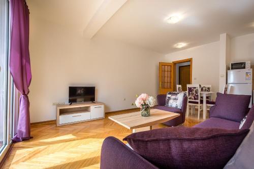 Summer Apartments