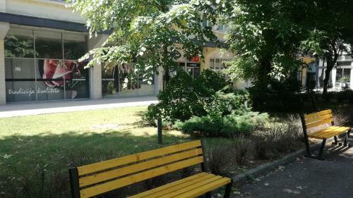 Nice Place - Newtown Apartment