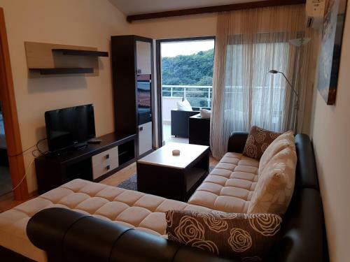Leea Apartments