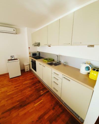 Leea Apartments