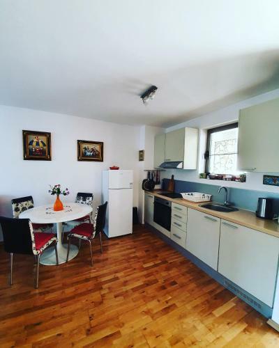 Leea Apartments