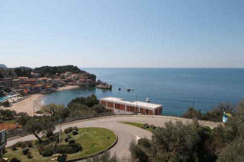 Charming Apartment Near Beach