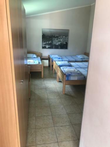 Hostal Apartmani Tomovic