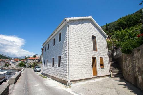 Sea Star Apartments
