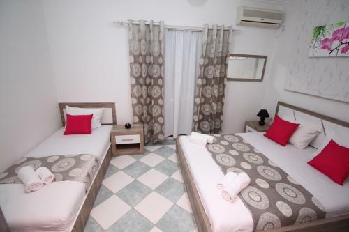 Hostal Apartments Cota Guesthouse