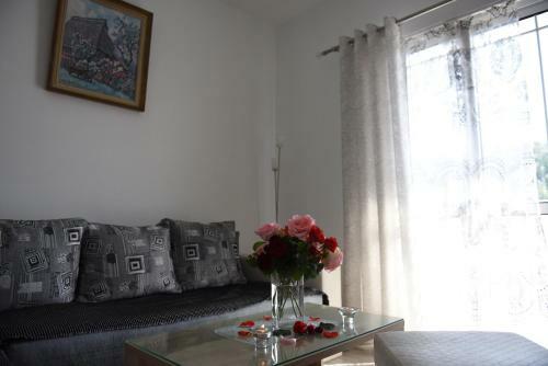 Hostal Apartments Cota Guesthouse