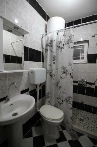 Hostal Apartments Cota Guesthouse