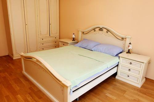 Holiday Home De Lux