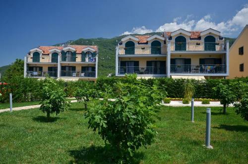 Holiday Home De Lux