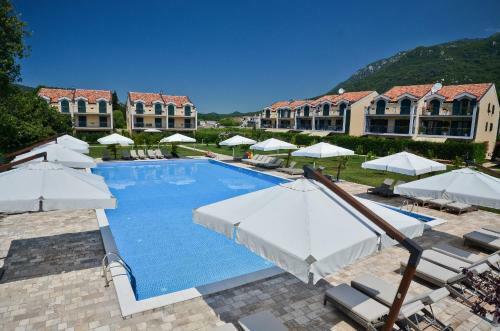 Holiday Home De Lux