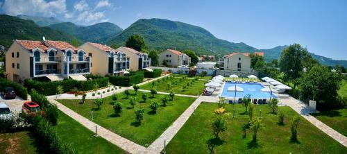 Holiday Home De Lux