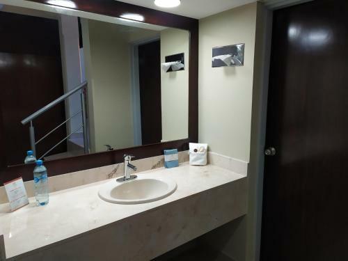 El Camino Hotel & Suites