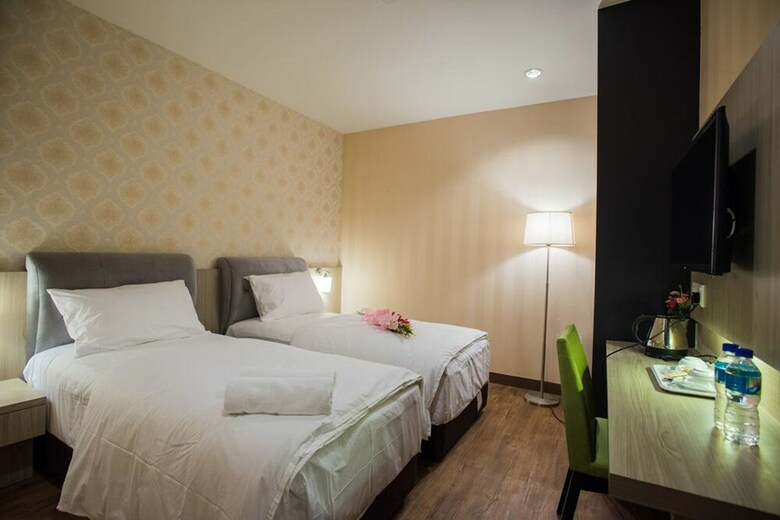 Oyo 89420 Hotel 101