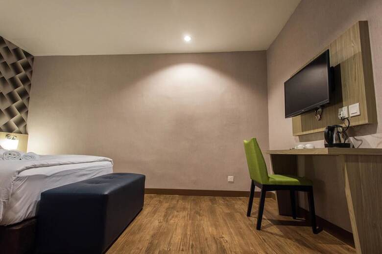Oyo 89420 Hotel 101