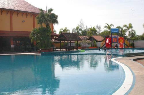 Hotel Tanjung Demong Beach Resort