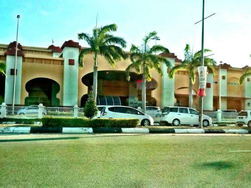 Bed & Breakfast Airport Shuttle Freebies Transit Rooms