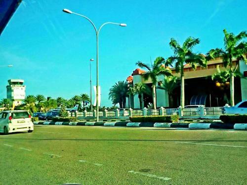 Bed & Breakfast Airport Shuttle Freebies Transit Rooms