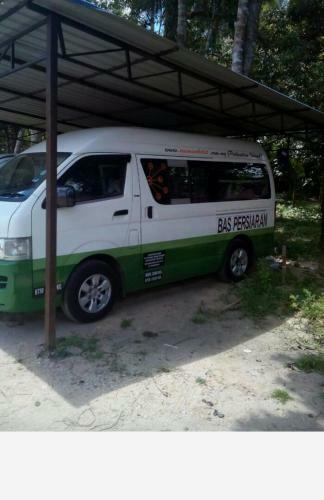 Bed & Breakfast Airport Shuttle Freebies Transit Rooms