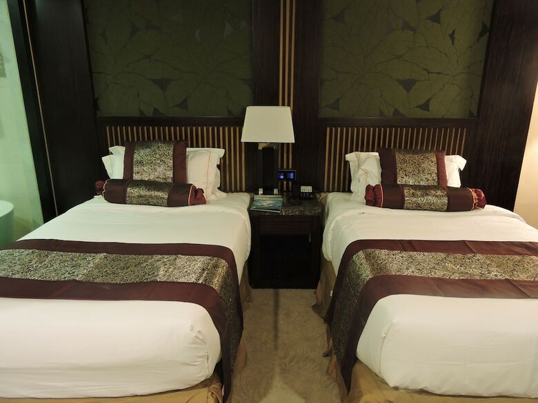 Royale Signature Hotel