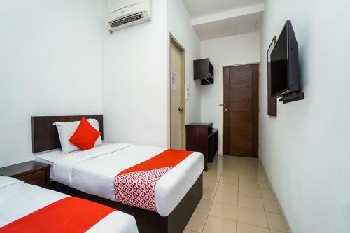 Oyo 89330 Hotel Star Inn